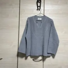 ラベンダーグレー Vネック ニット 長袖　F✴︎ワールド