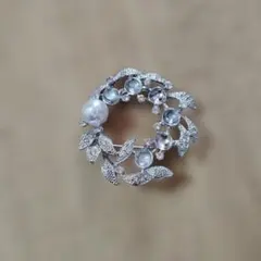 シルバー 葉モチーフ ブローチ