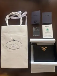PRADA ブラック 二つ折り財布
