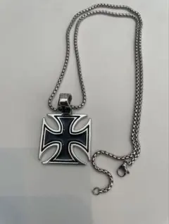 【即日発送】アイアンクロスネックレス