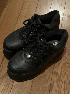 ブラック厚底スニーカー