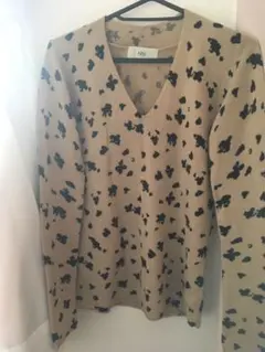 AZUL BY MOUSSY ハートレオパード柄V/N長袖プルオーバー