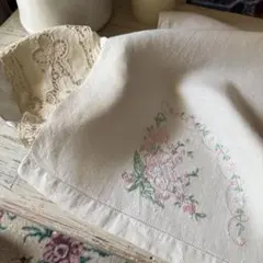 フランスアンティークஐ⋆*可愛い花柄刺繍のクロス