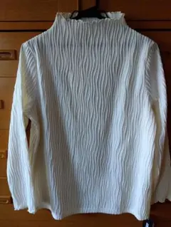 オフホワイト 長袖 トップス M-L　新品タグ付き