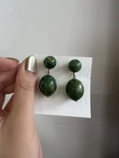 緑色の翡翠風イヤリング/ ヨーロッパビンテージ