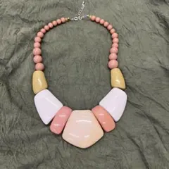 カラフル幾何学デザインネックレス