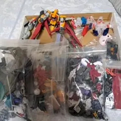ガンプラ　パーツ　武器　ジャンク　箱いっぱい　まとめ売り 最終値下げ❗️」ガンプラ ジャンク パーツ 大量まとめ売り