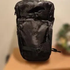 大型バックパック　黒迷彩模様