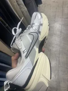 Nike ホワイト/シルバー ランニングシューズ