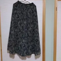 アパートバイローリーズ　スカート