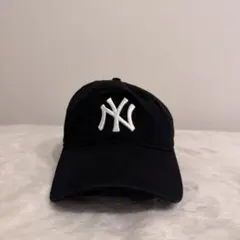 【人気コラボ】NEW ERA×MoMA キャップ ブラック ロゴ刺繍 美品