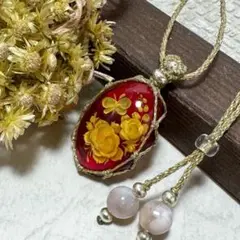 薄あずき色の大きな薔薇のネックレス 2 - メルカリ