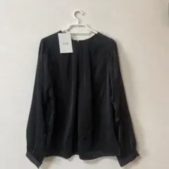黒ブラウス長袖