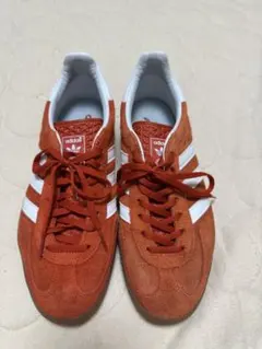 adidasガゼル　インドアのサムネイル