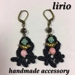 ハンドメイド ネイビー 花モチーフ 小鳥 アンティーク風 ピアス イヤリング