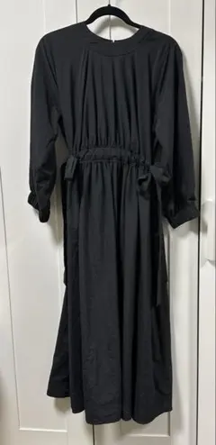 emmi atelier サイドギャザーワンピース