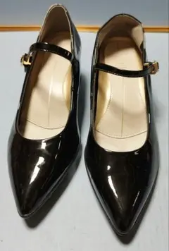 美品サイズ23 黒 ポインテッドトゥ 中ヒール 靴