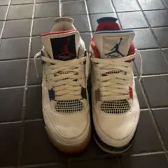Nike Air Jordan 4 Retro スニーカーのサムネイル