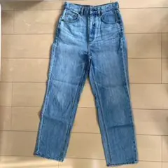 GU ハイウエストストレートジーンズ