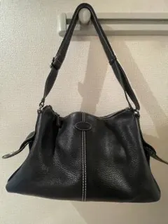 トッズ（TOD'S）ブラックレザー　ワンショルダーバッグ