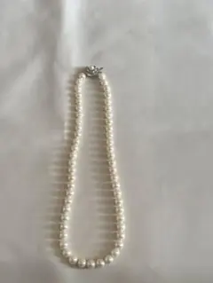 ホワイトパールネックレス 花モチーフ留め具　シルバー刻印あり