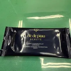 クレ・ド・ポー　タンクッションエクラ ルミヌ ファンデーション　オークル 10