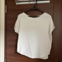 ホワイト ノースリーブ　カットソー