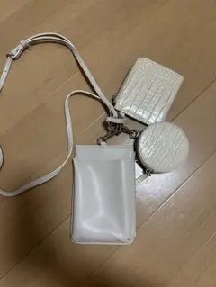 アイボリー クロコ型押し スマホショルダーバッグ