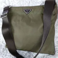 プラダ テスートナイロン レザー 三角プレートロゴ ショルダーバッグ グリーン