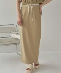 ベージュ タイトスカートのサムネイル