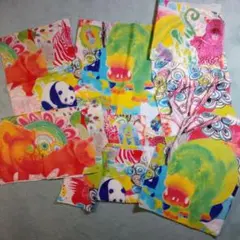 カラフルな動物柄の綿生地 　はぎれ　34cm x 56cm