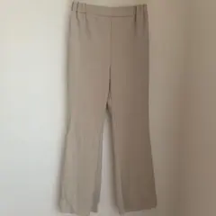 ベージュ ストレートパンツ