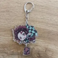 鬼滅の刃　竈門炭治郎　アクリルキーホルダー 　剣チャーム付き