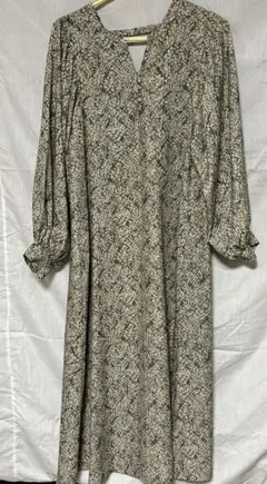 レイカズン　花柄長袖ロングワンピース　フリーサイズ