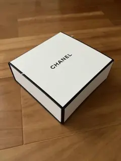 CHANEL ギフトボックス ホワイト