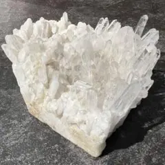 ブルガリア産 水晶クラスター 小さな冬山 氷質 フロスト水晶 希少標本 ブルガリア産 水晶クラスター 小さな冬山 氷質 フロスト水晶 希少標本