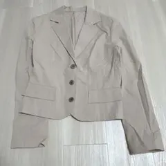 ベージュ テーラードジャケット 3ボタン