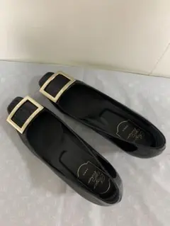 Roger Vivier パテントレザー パンプス レッド - メルカリ