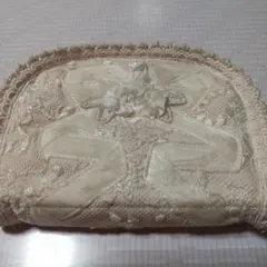 HISCHRONE ジュエリー　ポーチ　リボン刺繍クリーム色