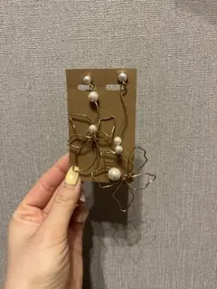 花モチーフ ゴールドワイヤーイヤリング