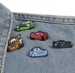 ディズニーストア　カーズ2　ライトニング・マックイーン　ピンバッジ　非売品　廃盤 非売品 ディズニー カーズ ライトニング マックィーン メタル