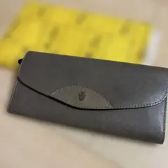 新品未使用　タグ付き　フェリージ　長財布 グレー レザー フラップ式のサムネイル