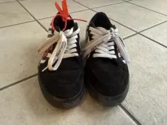 OFF-WHITE スニーカー ブラック ホワイトのサムネイル