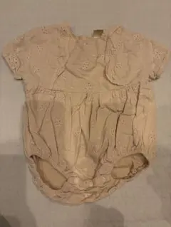 ベージュ 刺繍入りロンパース