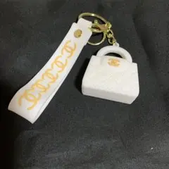 CHANELホワイトミニバッグキーホルダーノベルのサムネイル