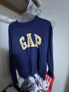 GAP ネイビー ロゴ入り クルーネックセーター