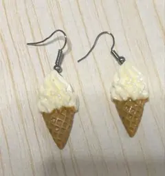 ソフトクリームモチーフ ピアス
