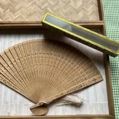 白檀扇 扇子 透かし彫り 房付き 箱入り
