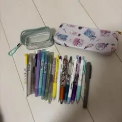 多色ボールペンセットとペンケース