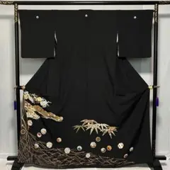 D950黒留袖　宝尽くし　松竹　雪輪　金駒刺繍　吹き寄せ　正絹　着物　袷　極美品のサムネイル